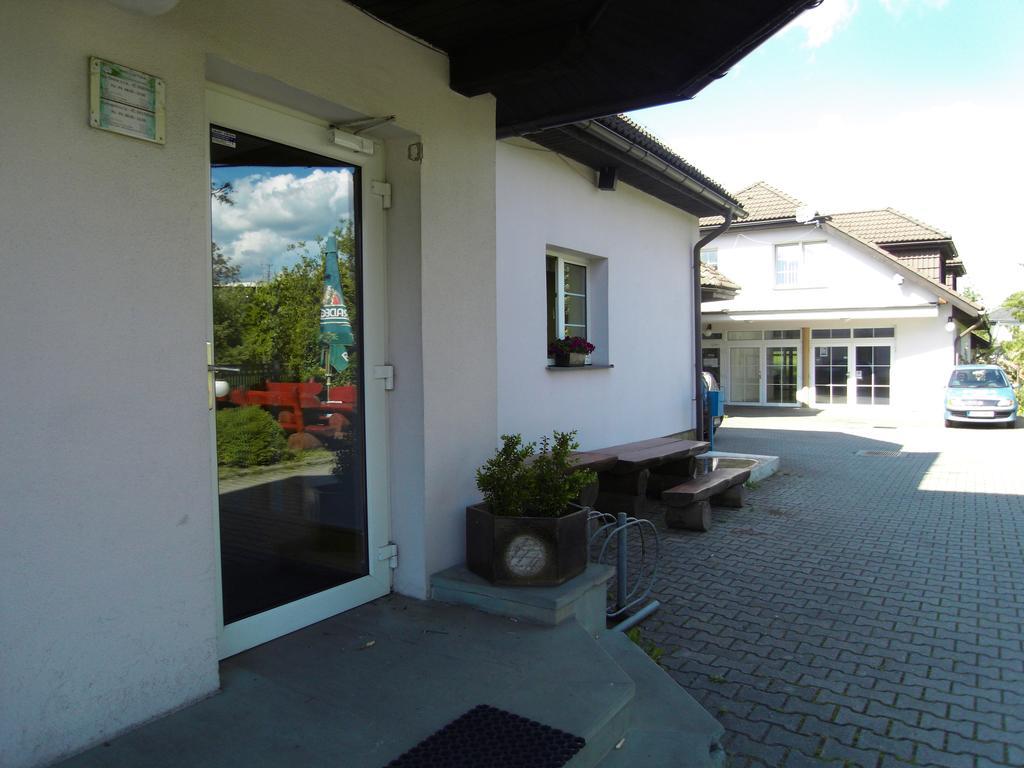 Penzion A Restaurace U Veterana Frenstat pod Radhostem Exterior foto